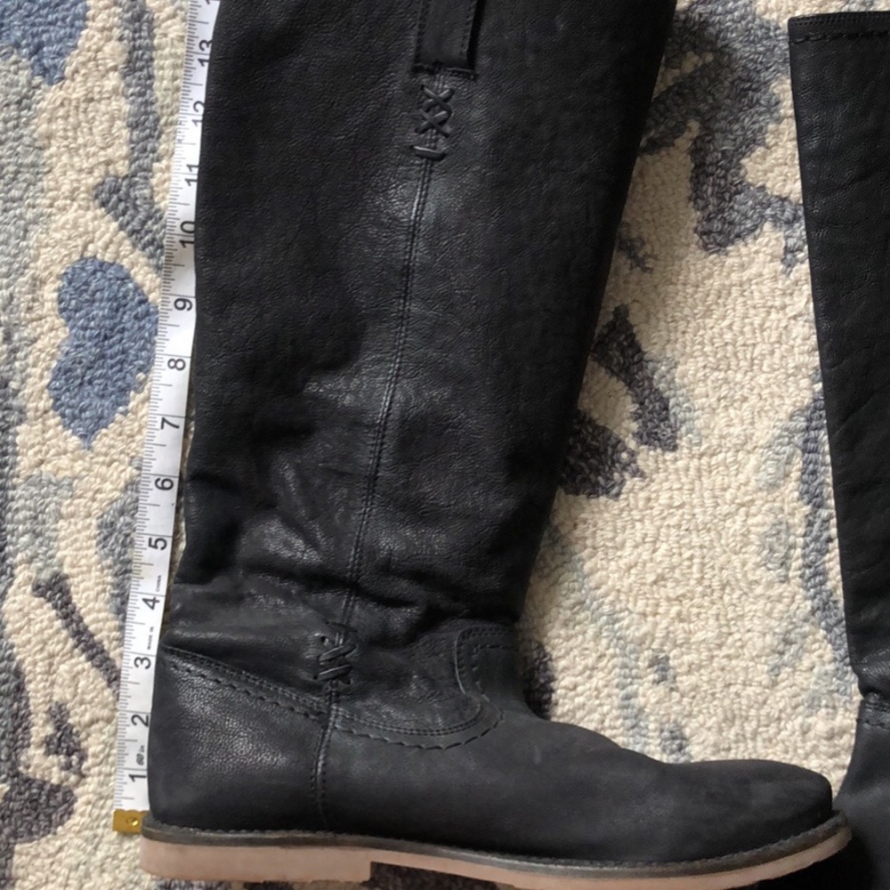 Frye 8.5 boots! Soft leather!